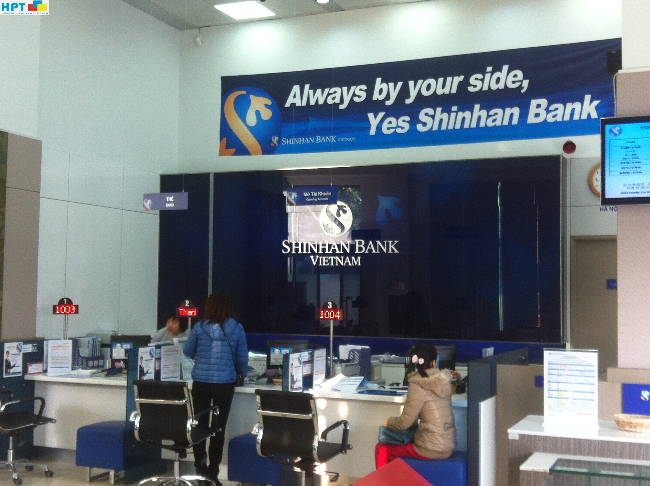 Lắp đặt hệ thống xếp hàng tự động cho Shinhanbank -Hàn Quốc