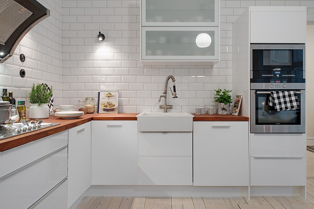 Ốp gạch nhà bếp sẽ giúp cho căn nhà nhỏ bé của bạn trở nên rộng rãi hơn và đẹp mắt hơn bao giờ hết. Hãy xem hình ảnh liên quan để thấy rõ sức hút của việc ốp gạch nhà bếp đối với một ngôi nhà hoàn hảo.